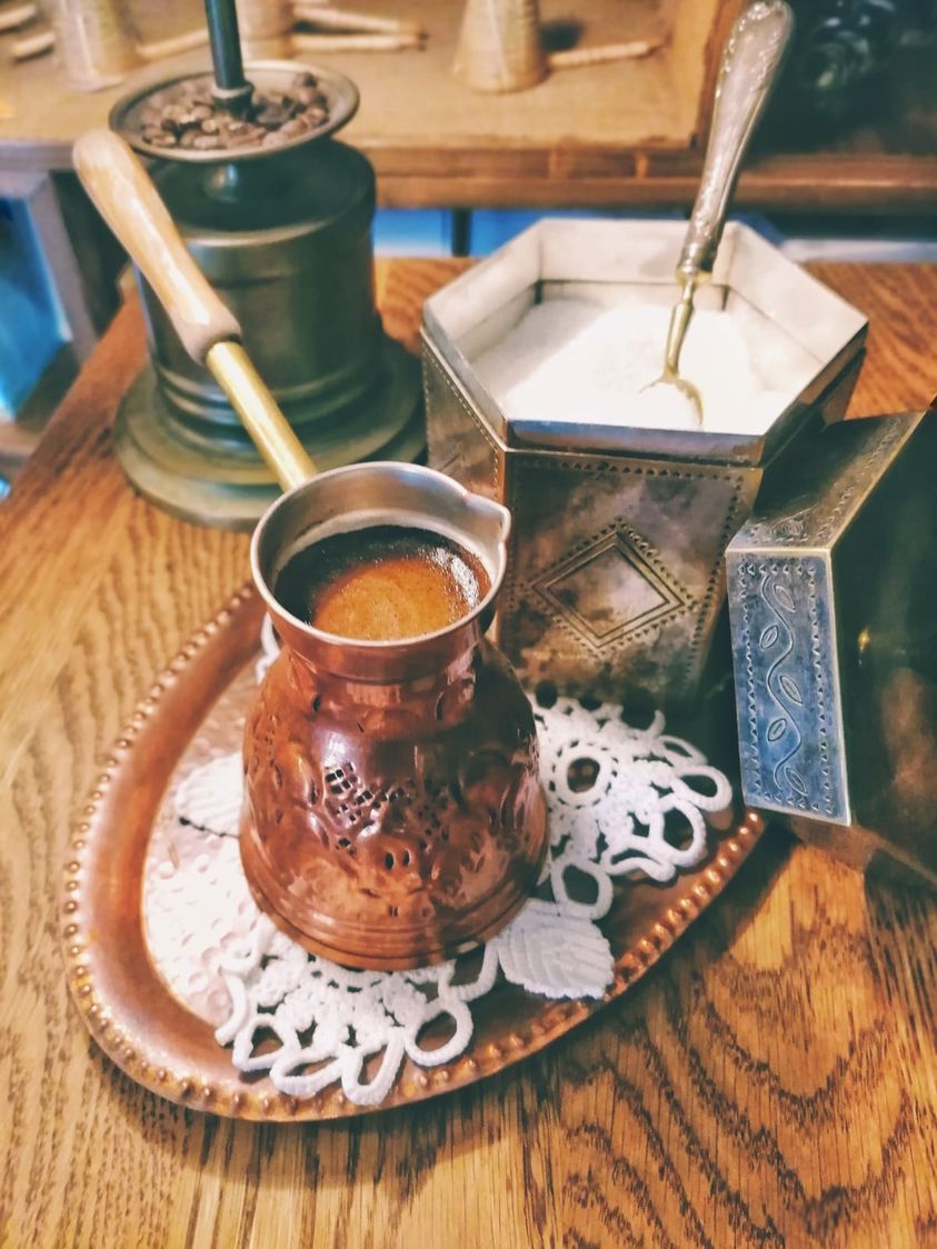 Cafea la ibric, cu pasiune, fără griji